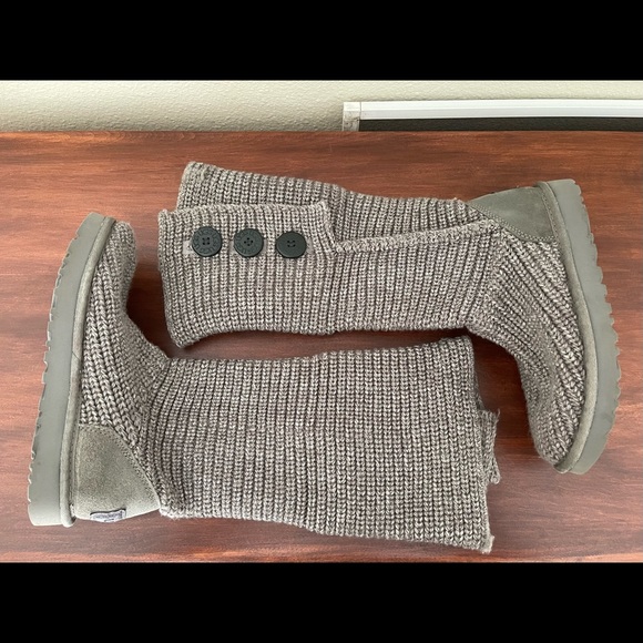 UGGS Size 7 🎁FREE GIFTS - Picture 9 of 14